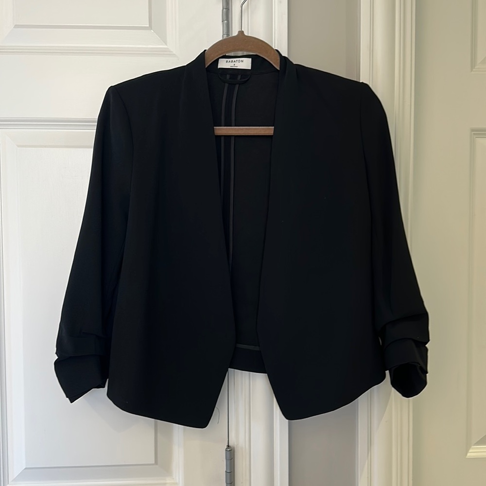Babaton (Aritzia) powercraft blazer. Size 2. Never worn perfect condition.
